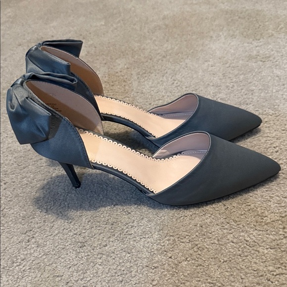 Journee Collection Charcoal Gray Tanzi Bow Heels - Picture 3 of 13